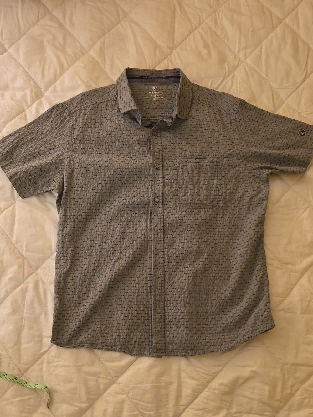 Kuhl Men's Short Sleeve Button-Down Shirt in Gray Pattern